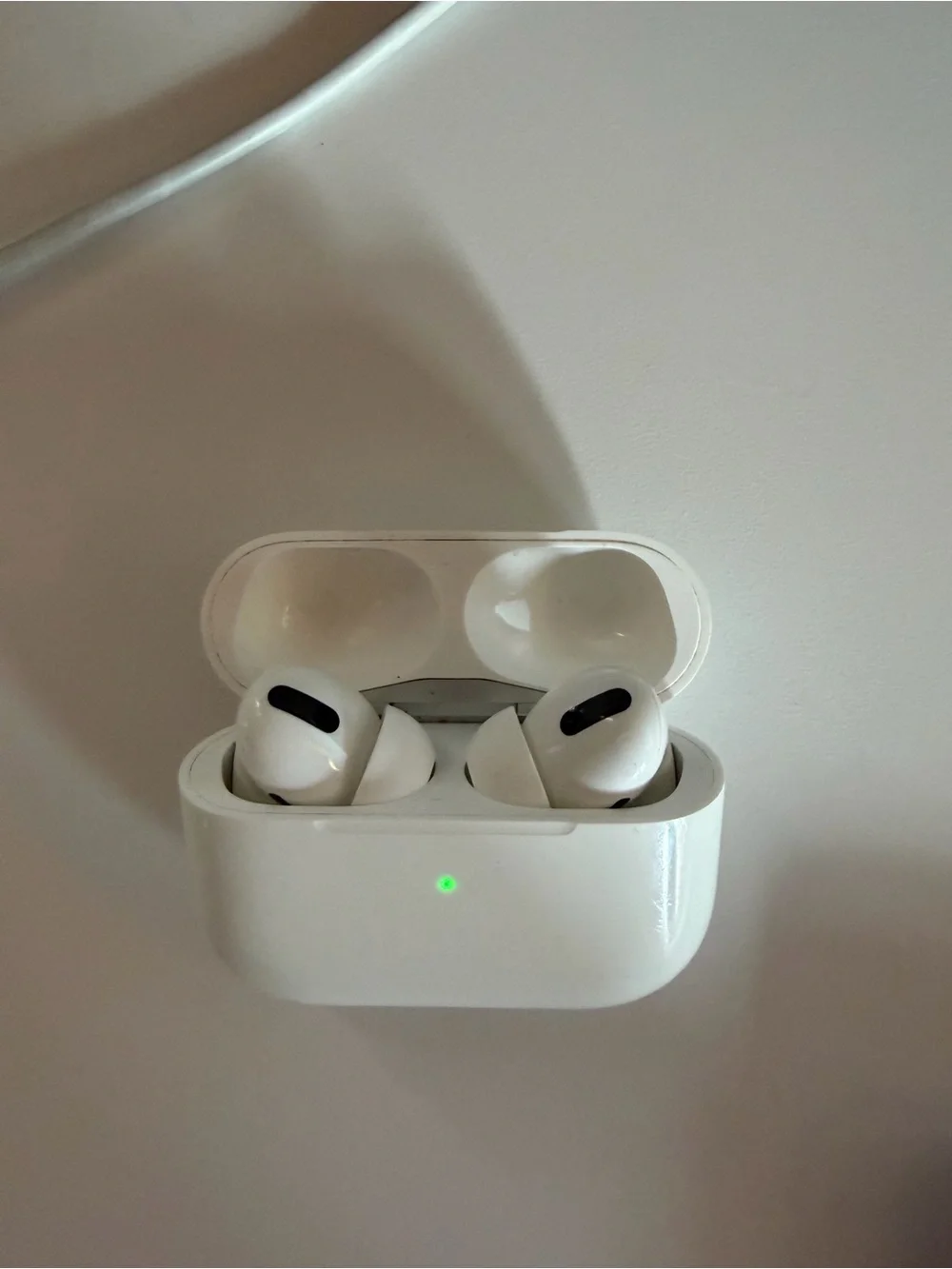 Apple White Wireless Earbud Charging Case